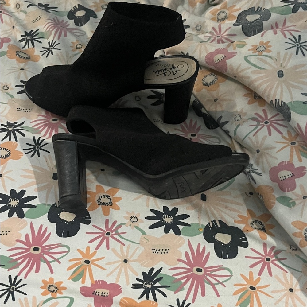 Life Stride Black Peep Toe Heels